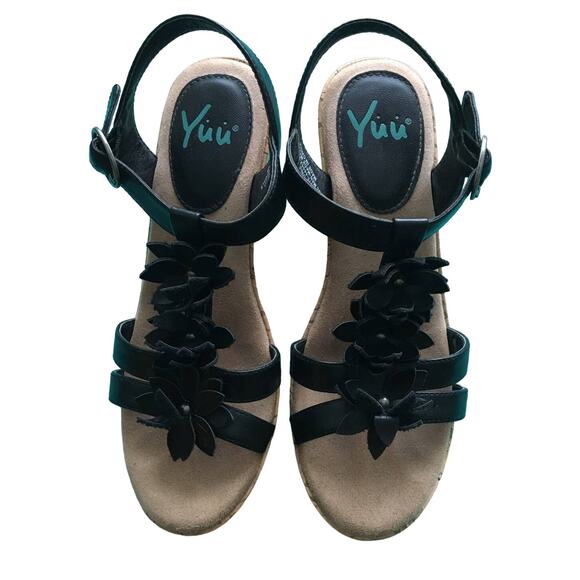 YUU Flowered Black Strappy 2 3/4" Heeled Sandals 7M Cork Wedge T Strap Roonie - Picture 1 of 5